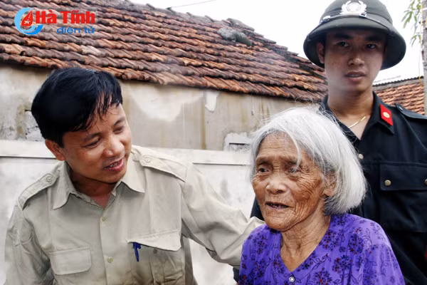 ha tinh khan truong di doi dan khoi vung nguy hiem truoc khi bao vao