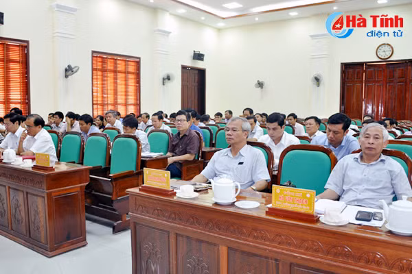 tinh doi hoi rat cao ve nang luc cua doi ngu can bo thanh pho