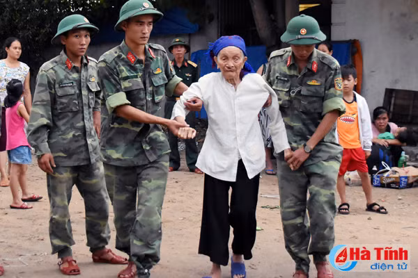 ha tinh khan truong di doi dan khoi vung nguy hiem truoc khi bao vao