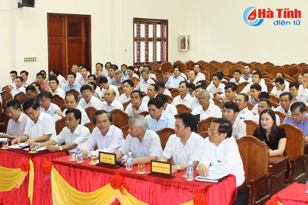 doi ngu can bo huong son co su truong thanh ve moi mat