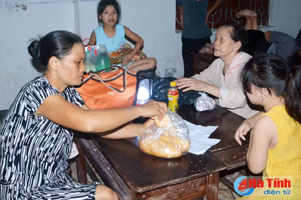 ha tinh khan truong di doi dan khoi vung nguy hiem truoc khi bao vao