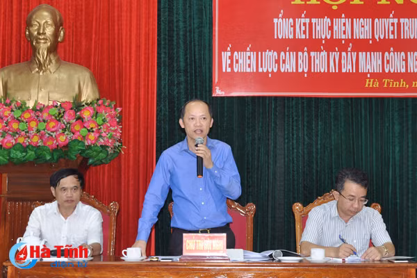 tinh doi hoi rat cao ve nang luc cua doi ngu can bo thanh pho