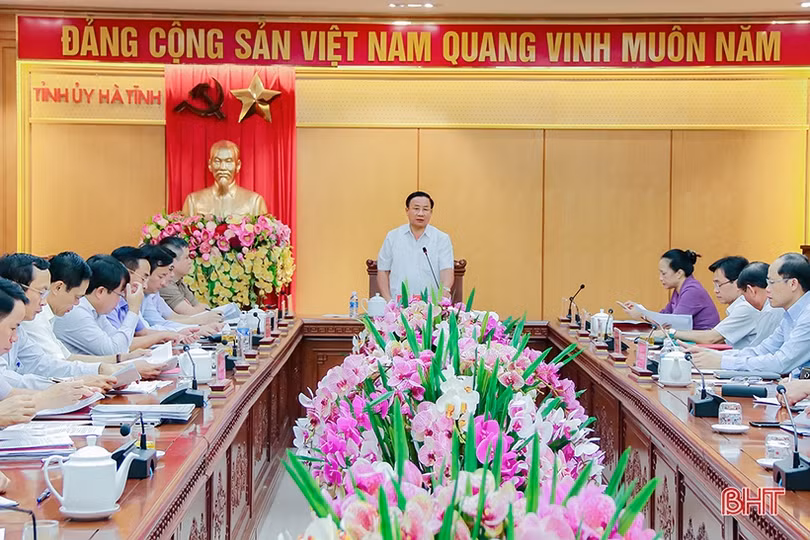 “Ban Cán sự Đảng UBND tỉnh tập trung dân chủ, kiên quyết trong lãnh đạo, chỉ đạo thực hiện nhiệm vụ chính trị”