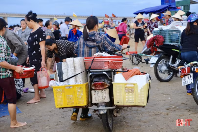 Ngư dân được mùa cá đốm, chợ Cồn Gò tấp nập kẻ bán người mua