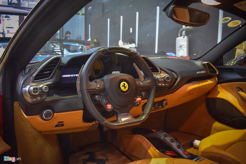 Cận cảnh siêu xe Ferrari 488 GTB độ Liberty Walk độc nhất Việt Nam