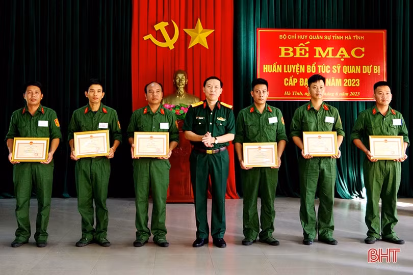 Hoàn thành huấn luyện bổ túc sĩ quan dự bị cấp đại đội thuộc 3 tỉnh