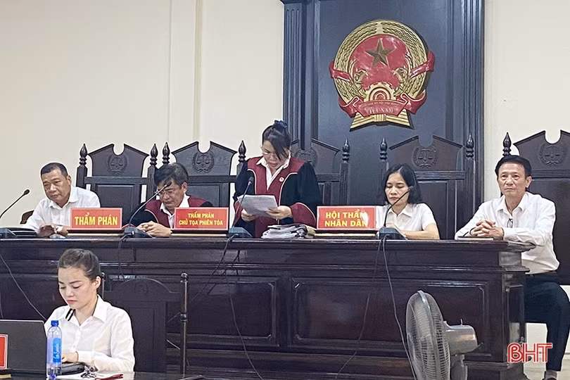 Cả giận mất khôn khi bỗng dưng bị mang tiếng ngoại tình