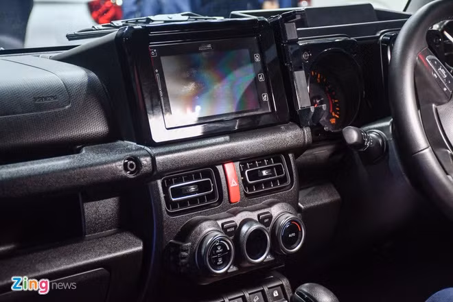 Suzuki Jimny lộ giá 790 triệu đồng tại Việt Nam