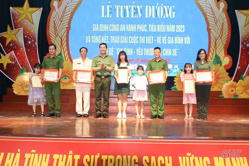 Tuyên dương gia đình công an hạnh phúc, tiêu biểu năm 2023