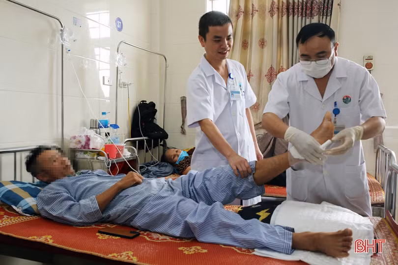 Lần đầu tiên triển khai kỹ thuật phẫu thuật nội soi khớp cổ chân ở Hà Tĩnh