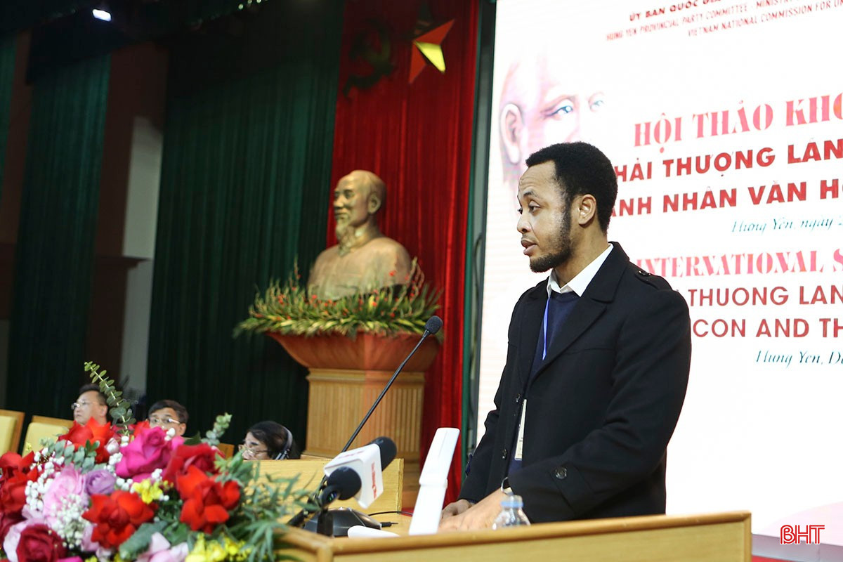 Ông Richard Okai larmie tham luận thay TS. Ann Bates (Royal London Hospital) &amp; A. W. Bates (Royal Free Hospital, London) với chủ đề "Lãn Ông Lê Hữu Trác và truyền thống y học Việt Nam".