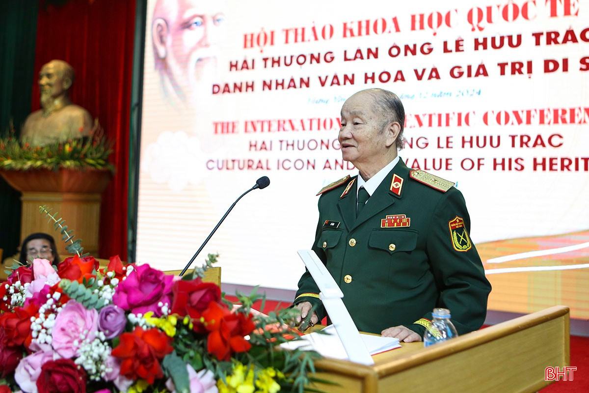 GS.TS. Thiếu tướng Lê Năm (Bệnh viện Bỏng quốc gia Lê Hữu Trác) tham luận với chủ đề: "Quá trình tu bổ tôn tạo quần thể di tích Hải Thượng Lãn Ông Lê Hữu Trác tại Hương Sơn, Hà Tĩnh (2004–2013)".