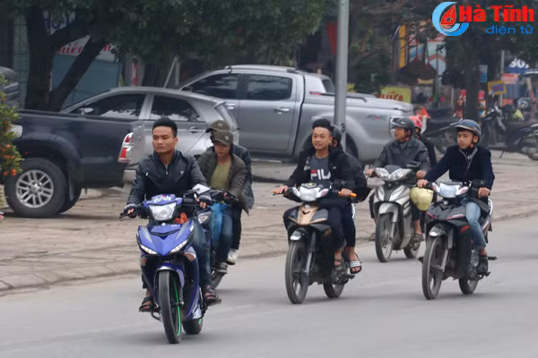 di dao tet nhieu nam thanh nu tu quen mu bao hiem