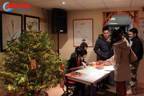 kieu bao nghe tinh ron rang don tet viet o troi tay