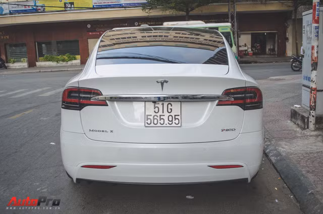 can canh chiec xe dien tesla model x p90d dau tien ve viet nam