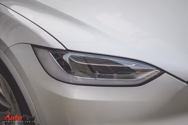 can canh chiec xe dien tesla model x p90d dau tien ve viet nam