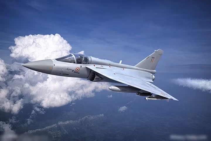 anh hoa luc dang gom cua may bay tiem kich da nhiem an do tejas