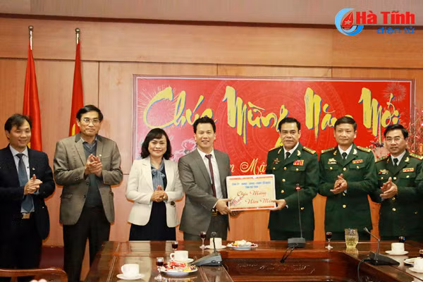 lanh dao tinh chuc tet giao nhiem vu cac don vi truc dem giao thua