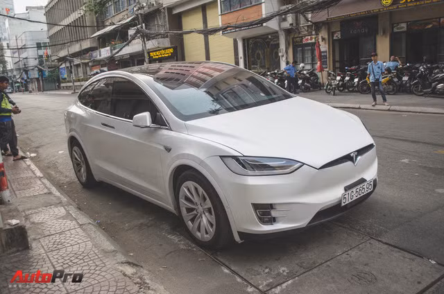 can canh chiec xe dien tesla model x p90d dau tien ve viet nam