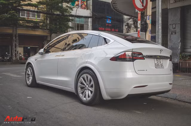 can canh chiec xe dien tesla model x p90d dau tien ve viet nam