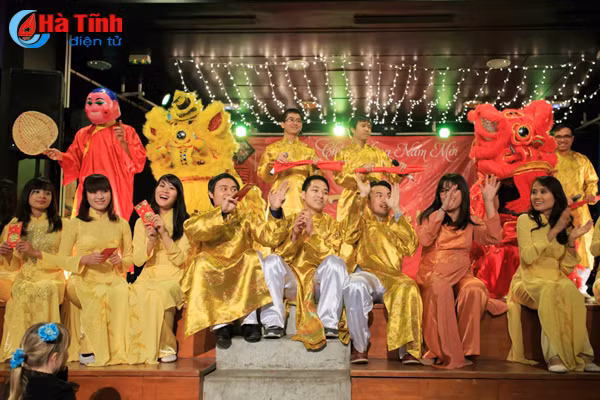 kieu bao nghe tinh ron rang don tet viet o troi tay