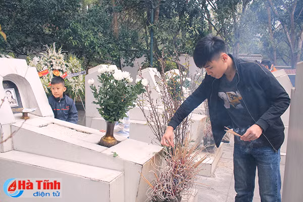 nga ba dong loc don hang ngan nguoi dang huong dau xuan