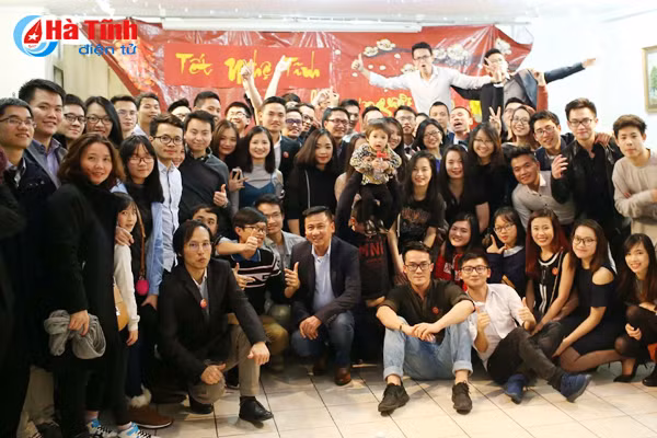 kieu bao nghe tinh ron rang don tet viet o troi tay
