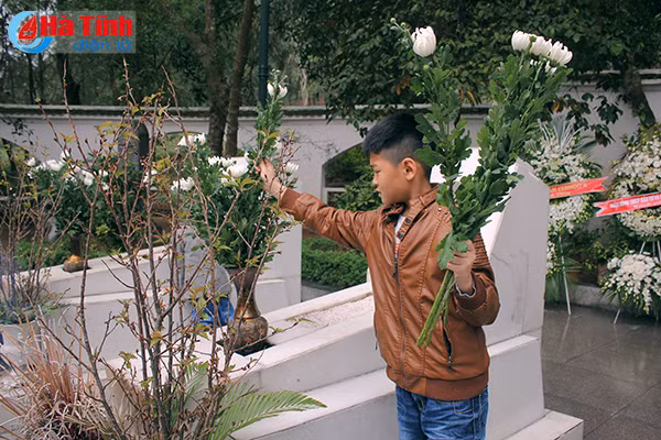 nga ba dong loc don hang ngan nguoi dang huong dau xuan