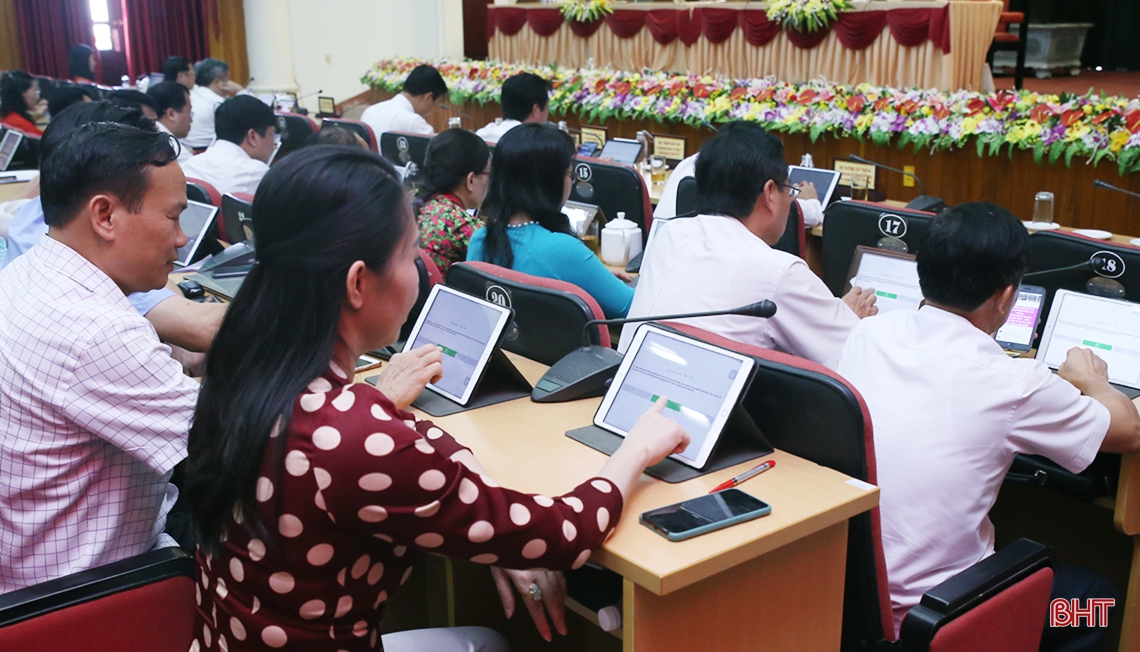 HĐND tỉnh Hà Tĩnh hoàn thành “kỳ họp không giấy”, thông qua 14 nghị quyết quan trọng