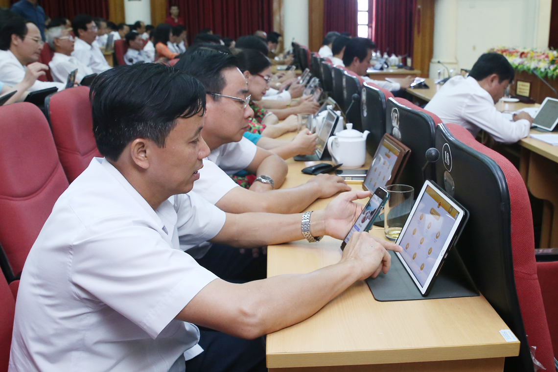 Quyết tâm cao, nỗ lực lớn, hành động quyết liệt, không chùn bước, phấn đấu hoàn thành các chỉ tiêu nghị quyết HĐND tỉnh đề ra