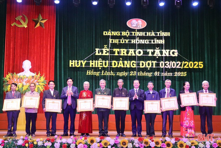 ...và 50 năm tuổi Đảng cho các đảng viên.