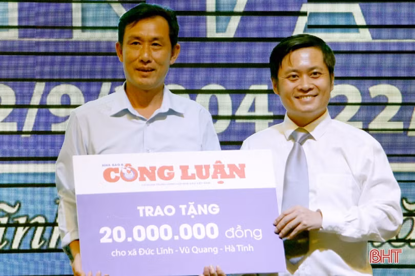 Văn phòng đại diện Báo Nhà báo và Công luận Bắc miền Trung kỷ niệm 15 năm thành lập