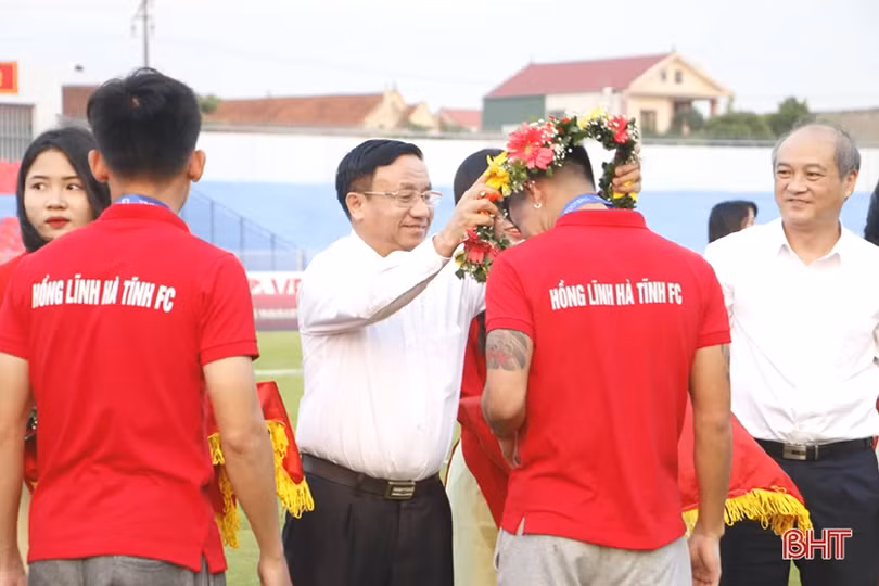 Hồng Lĩnh Hà Tĩnh đăng quang chức vô địch Giải hạng nhất quốc gia 2019