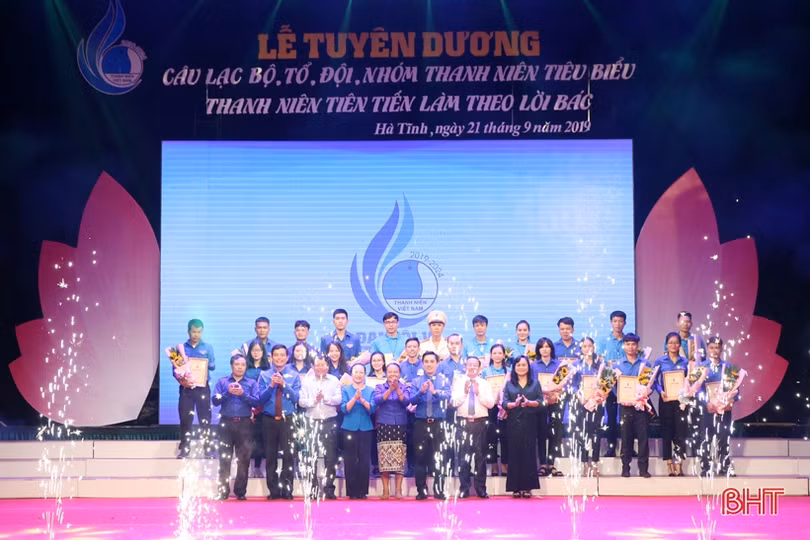 Hà Tĩnh vinh danh câu lạc bộ tiêu biểu và thanh niên tiên tiến làm theo lời Bác