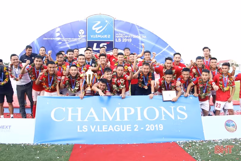 Hồng Lĩnh Hà Tĩnh đăng quang chức vô địch Giải hạng nhất quốc gia 2019