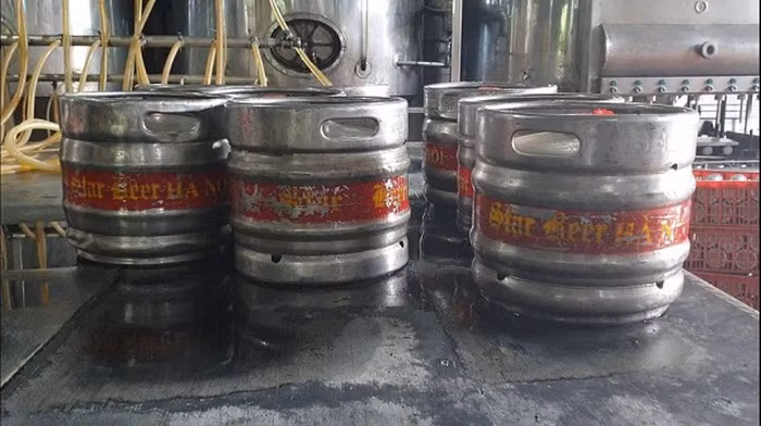 Phát hiện một cơ sở sản xuất bia có dấu hiệu giả mạo các thương hiệu