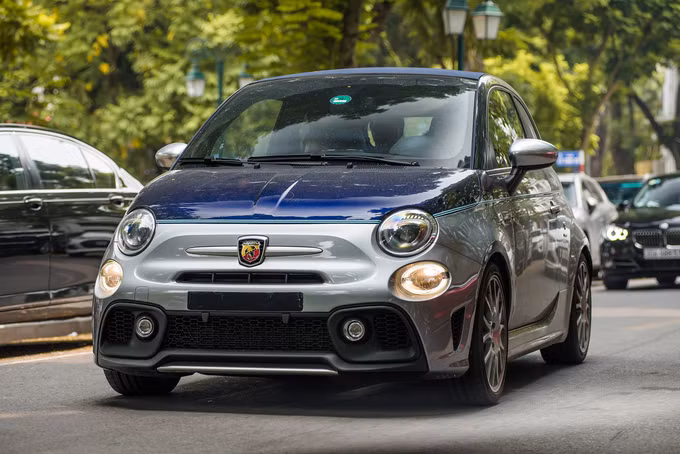 “Mui trần tí hon” Fiat 500 giá gần 3 tỷ tại Việt Nam