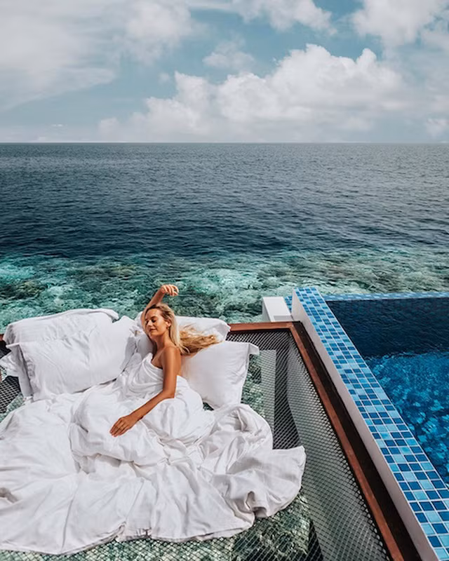 Dưới là đại dương, trên là trăng sao - đây có thể là nơi ngủ đẹp nhất thế giới