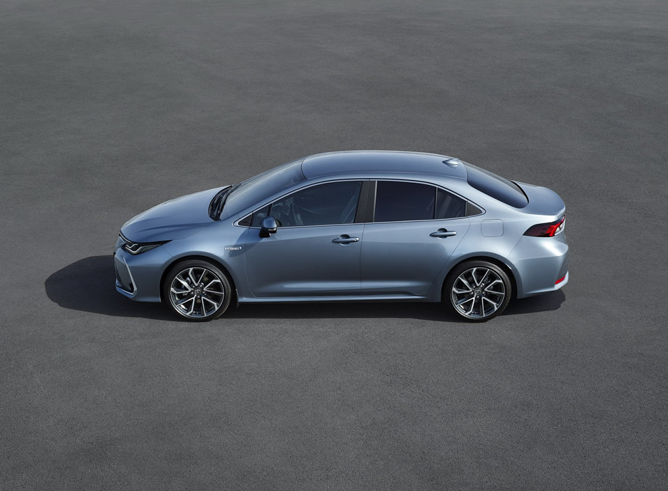Toyota Corolla sedan 2020 ra mắt - trẻ trung, góc cạnh hơn