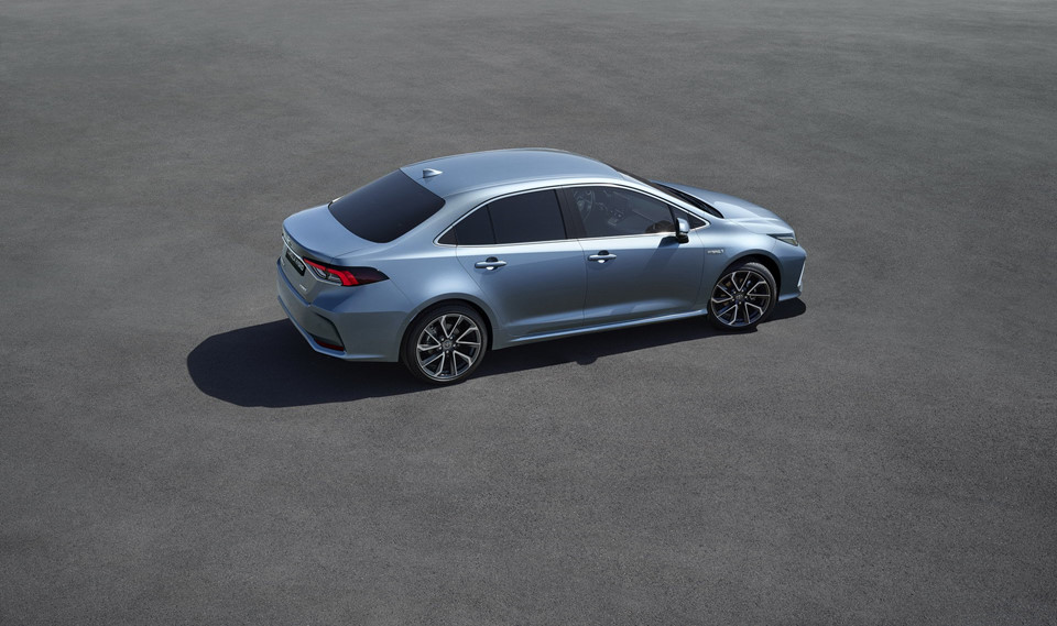 Toyota Corolla sedan 2020 ra mắt - trẻ trung, góc cạnh hơn