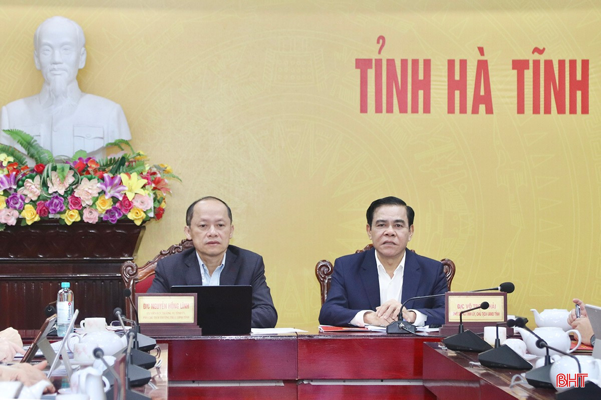 Chủ tịch UBND tỉnh Võ Trọng Hải - Trưởng ban Chỉ đạo Chuyển đổi số tỉnh, Trưởng ban Chỉ đạo cải cách hành chính tỉnh, Tổ trưởng Tổ công tác triển khai Đề án 06 và Phó Chủ tịch Thường trực UBND tỉnh điều hành tại điểm cầu Hà Tĩnh