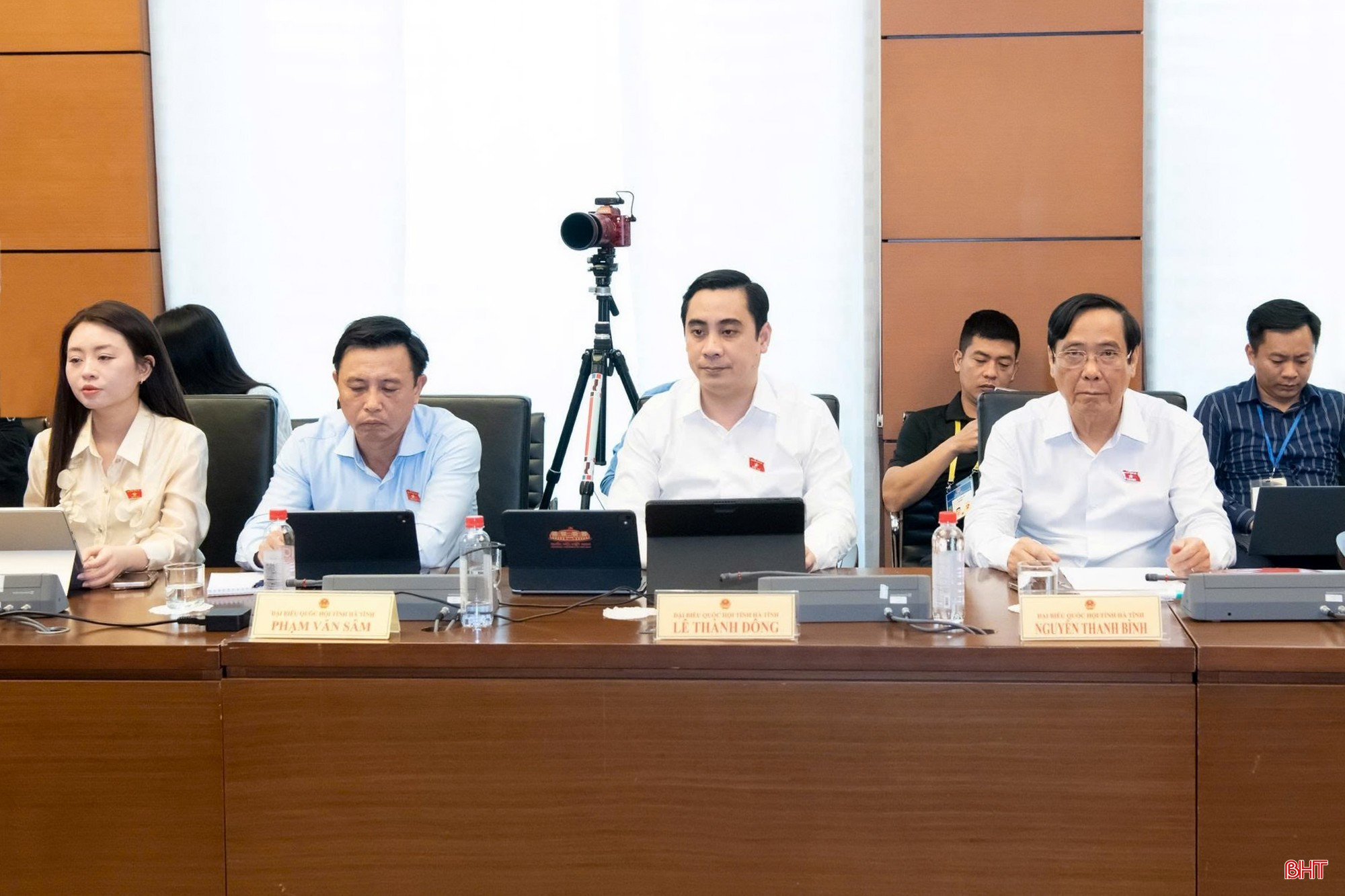 Đoàn ĐBQH Hà Tĩnh tại phiên thảo luận.