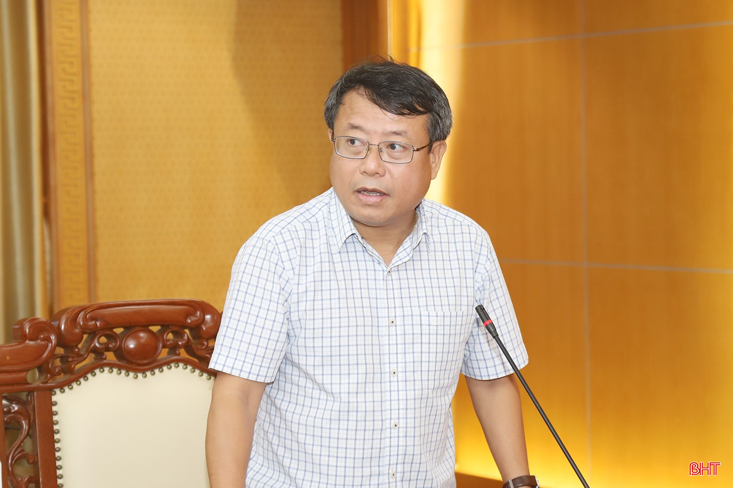 Đồng chí Dương Tất Thắng - Phó Chủ tịch Thường trực HĐND tỉnh phát biểu tại cuộc họp.