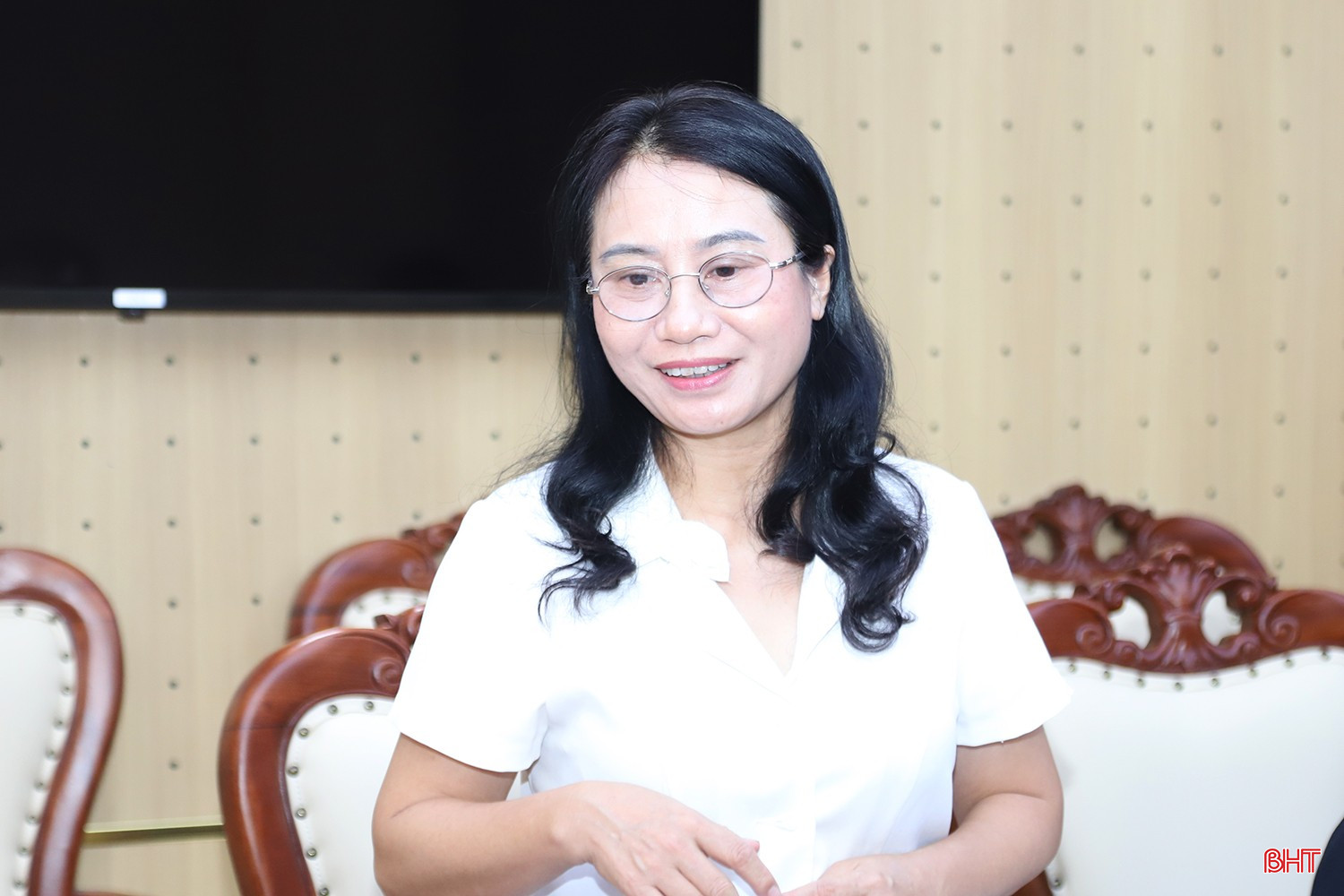 Đồng chí Nguyễn Thị Nhuần - Trưởng ban Pháp chế HĐND tỉnh phát biểu tại hội nghị.