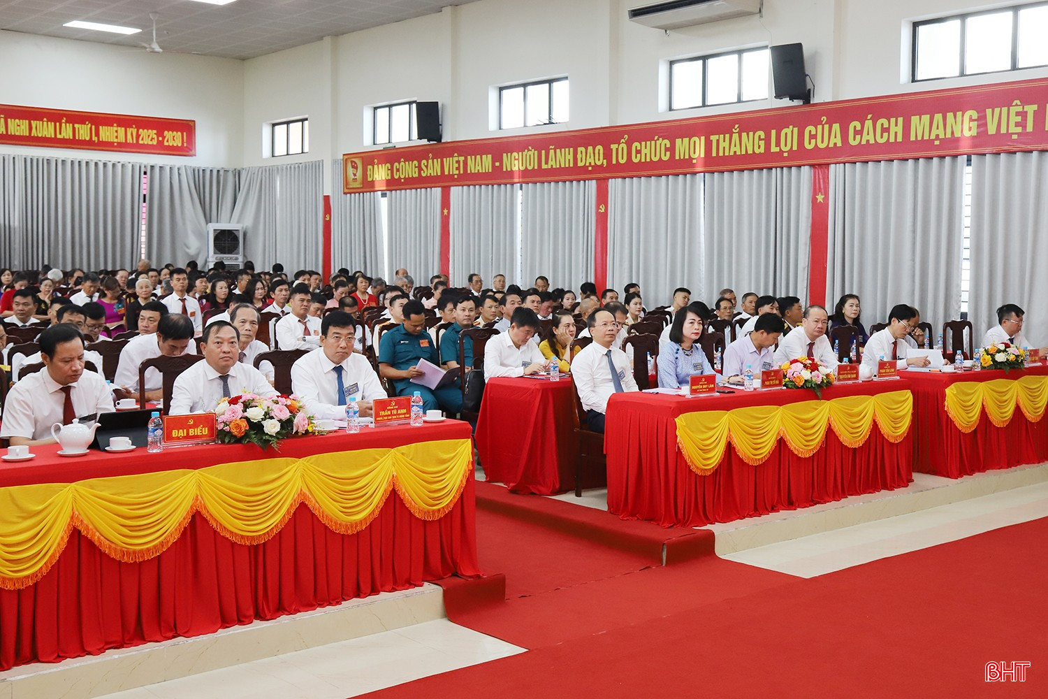 Đại biểu tham dự đại hội.