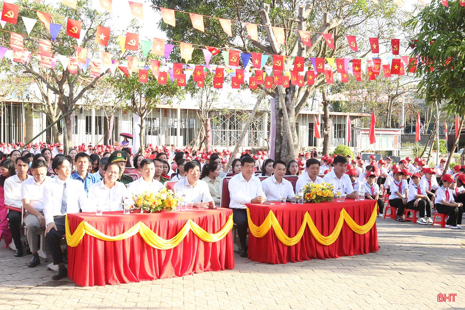 Phó Chủ tịch Thường trực HĐND tỉnh Trần Tú Anh và lãnh đạo Sở GD&amp;ĐT...