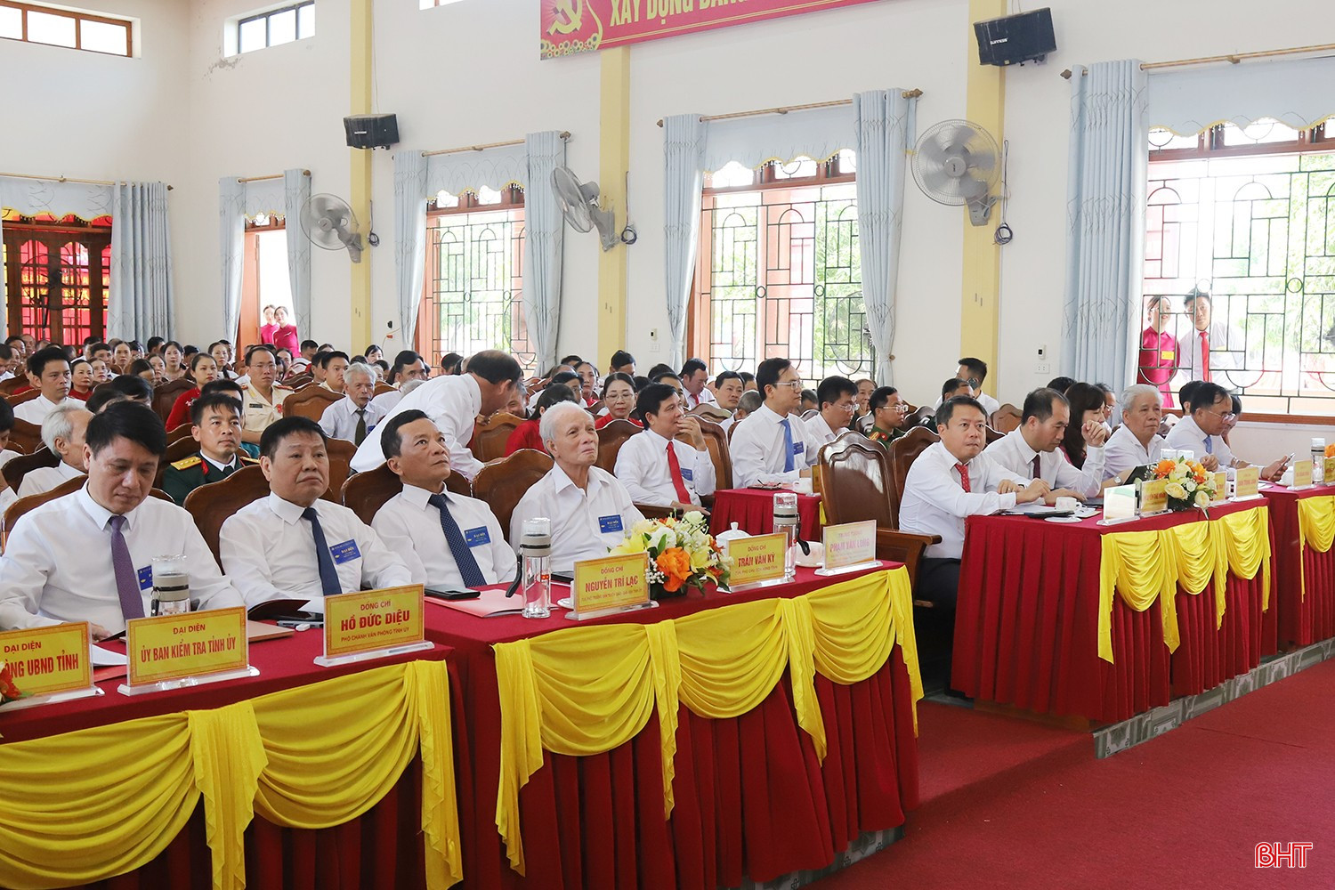 Đại biểu tham dự đại hội.