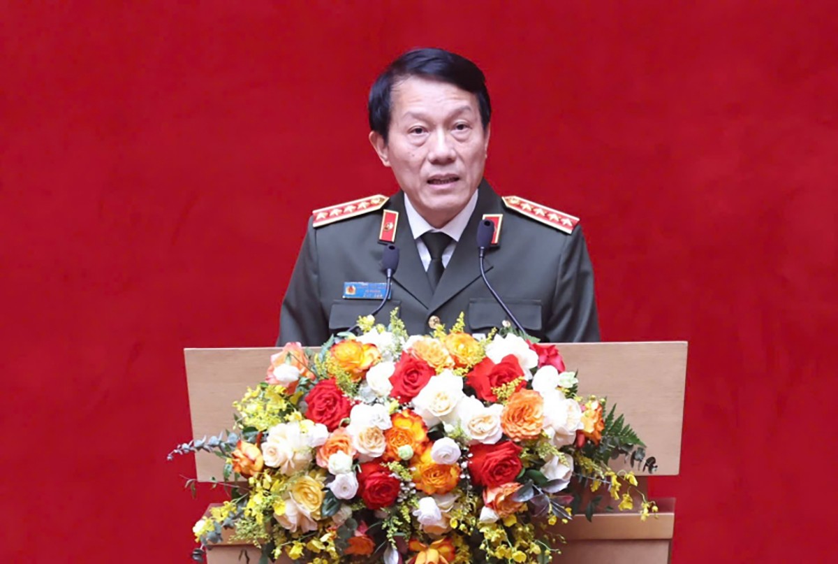 999-4032.jpg