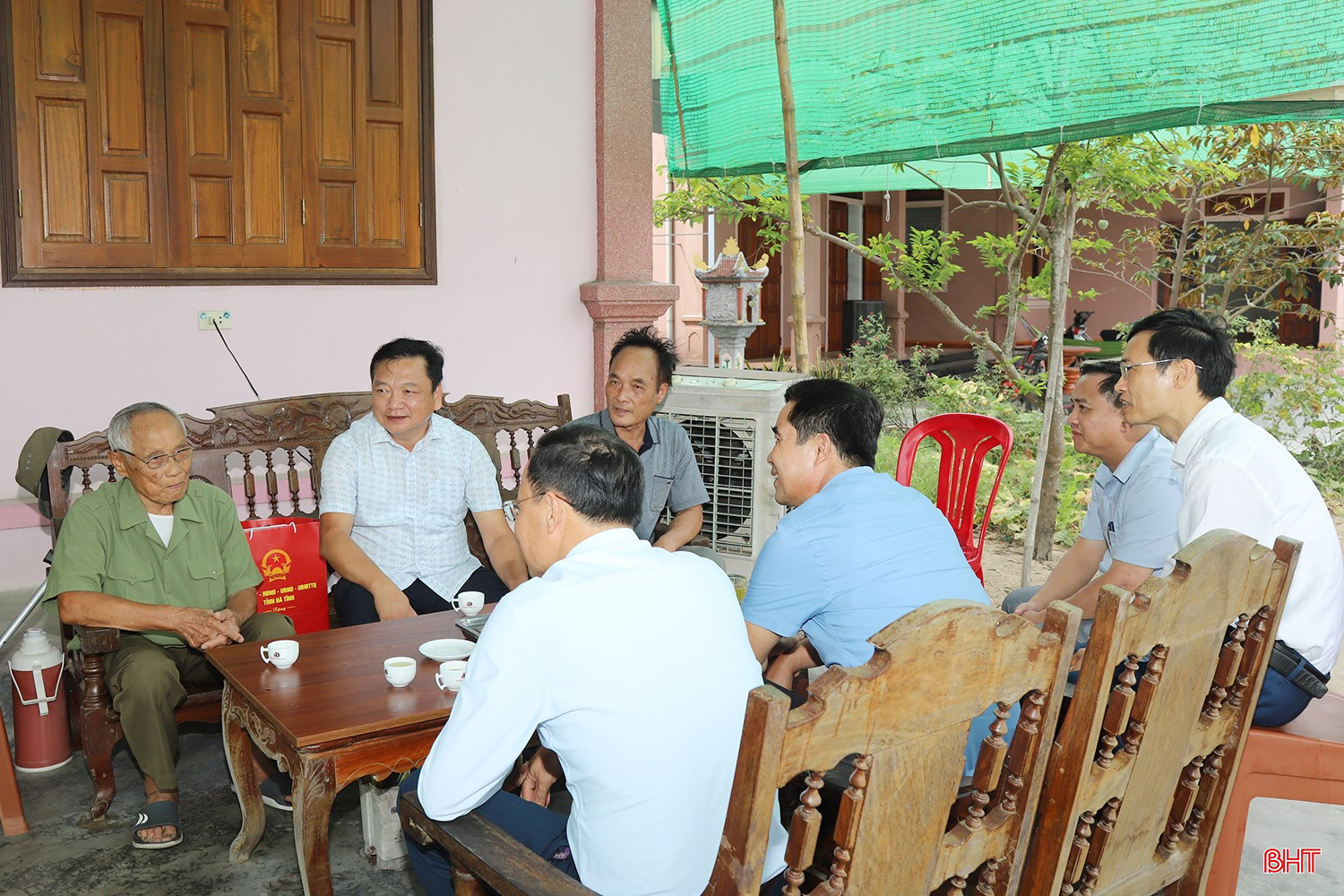 Ông Thành là thương binh 81%, bệnh binh 41-60%, người hoạt động kháng chiến bị địch bắt tù đày.
