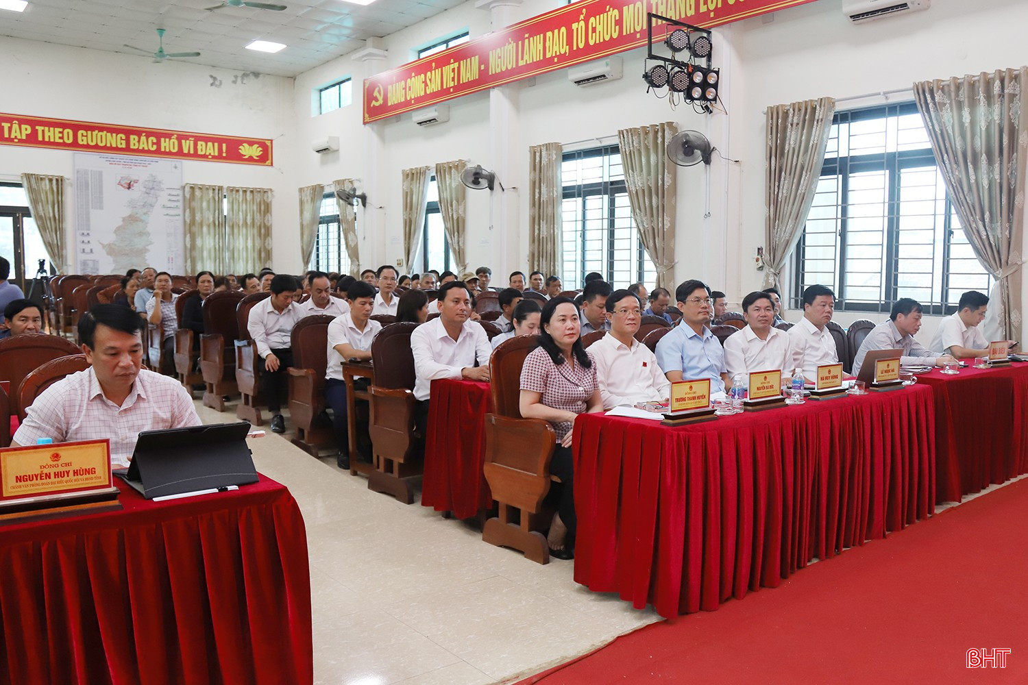 Các đại biểu tham dự hội nghị.